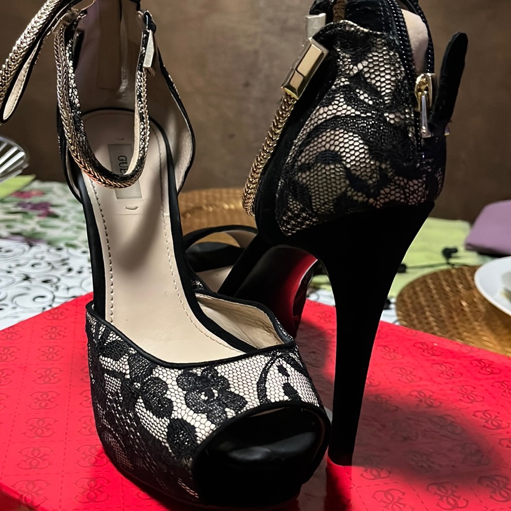 Gently worn 8.5 worn on wedding anniversary